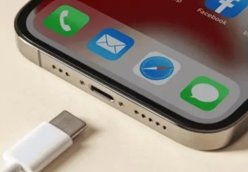 揭东苹果15维修分享iPhone15改USB-C接口后能和安卓用户互借充电器吗